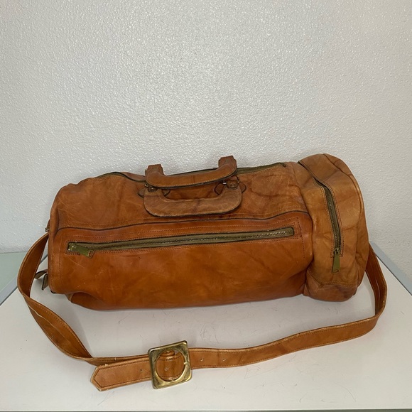 Handbags - Vintage leather duffle bag - large size😍
